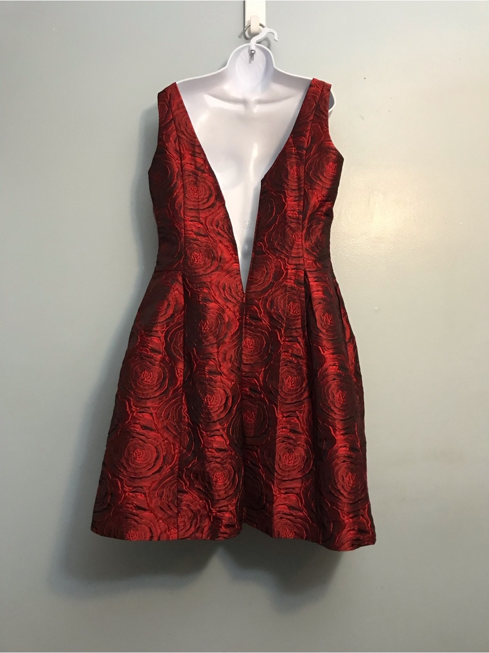 Carmen Marc Valvo Red Floral Jacquard Midi Dress - Picture 14 of 15